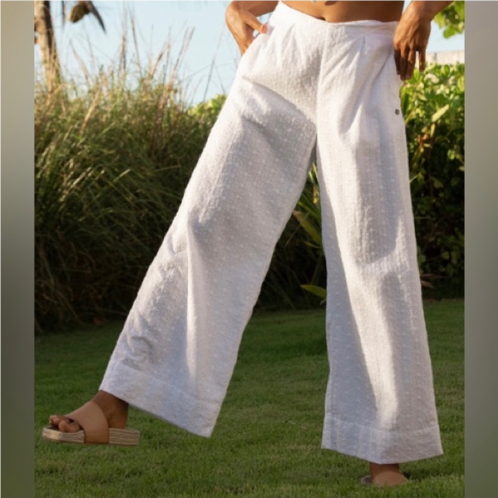 White long pants. Size medium.
